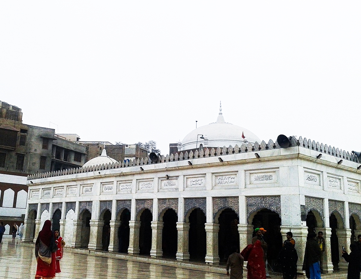 Hazrat Baba Fariduddin Ganjshakar (R.A)